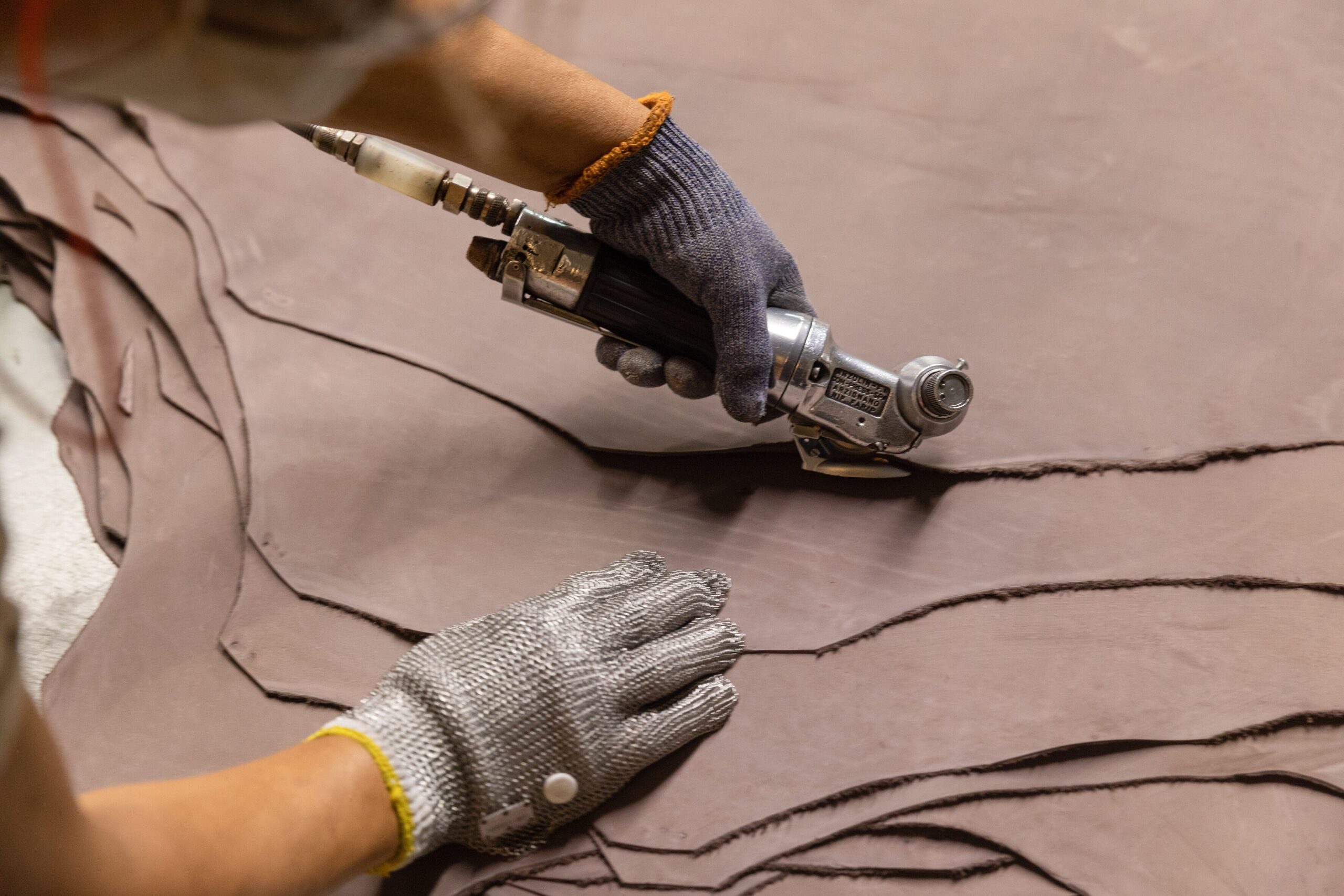 jbs-e-grupo-viva-se-unem-e-criam-gigante-global-no-setor-de-couros